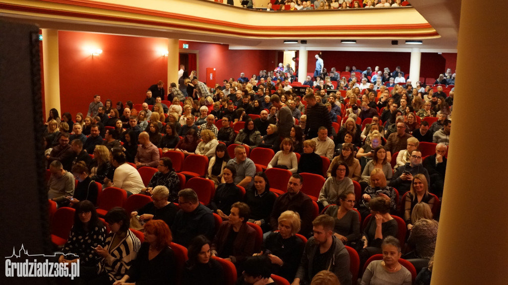 Kortez Przedpremierowo zagrał w Teatrze