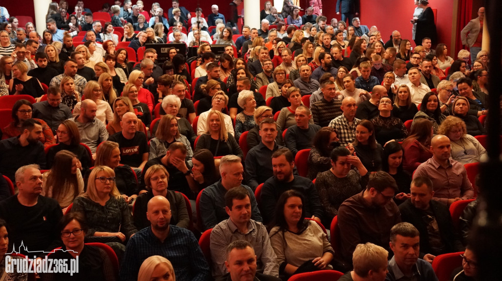 Kortez Przedpremierowo zagrał w Teatrze