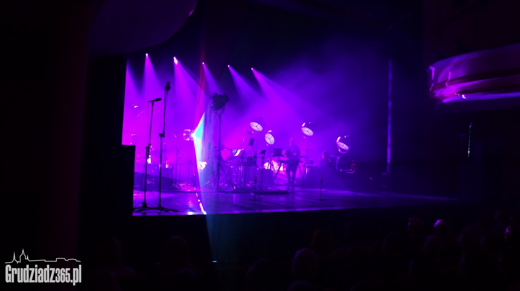 Kortez Przedpremierowo zagrał w Teatrze