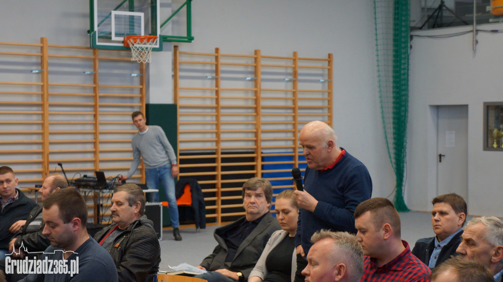 Spotkanie rolników w Sztynwagu w sprawie firmy Ziarno