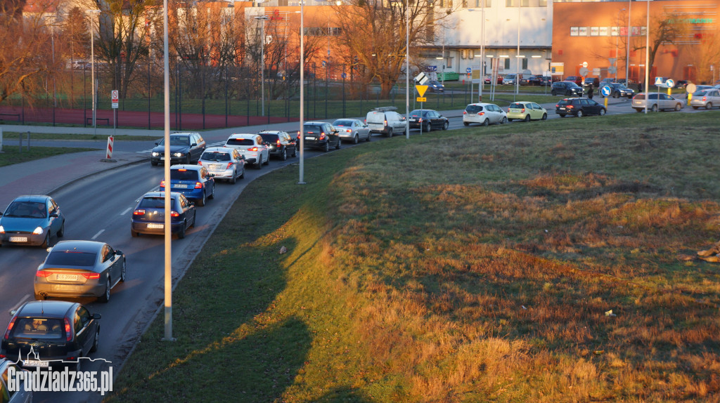 Kolizja trzech pojazdów na moście w Grudziądzu