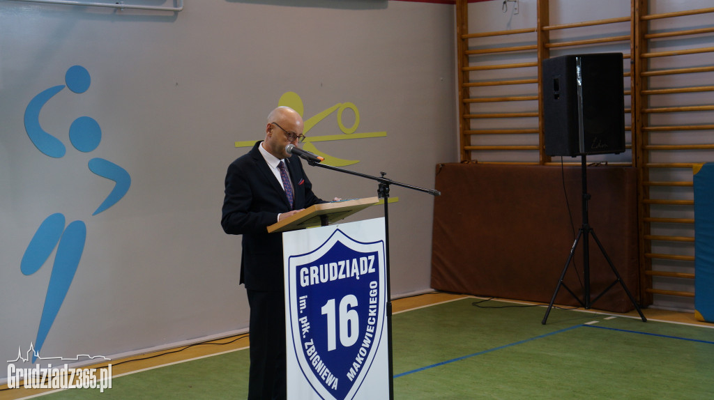 Otwarcie wyremontowanych szatni w SP16