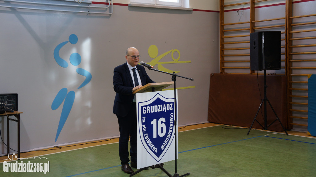 Otwarcie wyremontowanych szatni w SP16