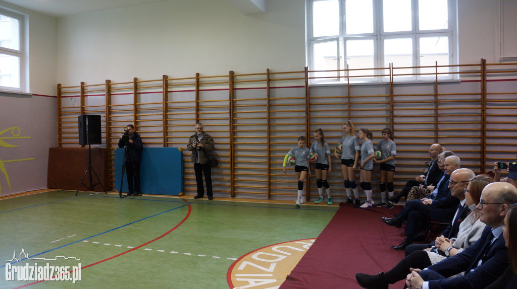 Otwarcie wyremontowanych szatni w SP16