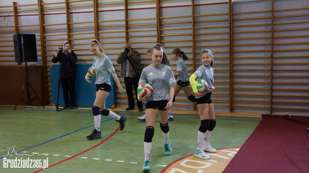 Otwarcie wyremontowanych szatni w SP16