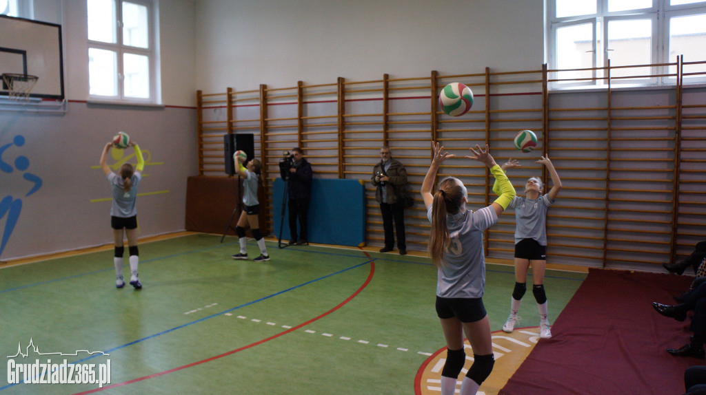Otwarcie wyremontowanych szatni w SP16