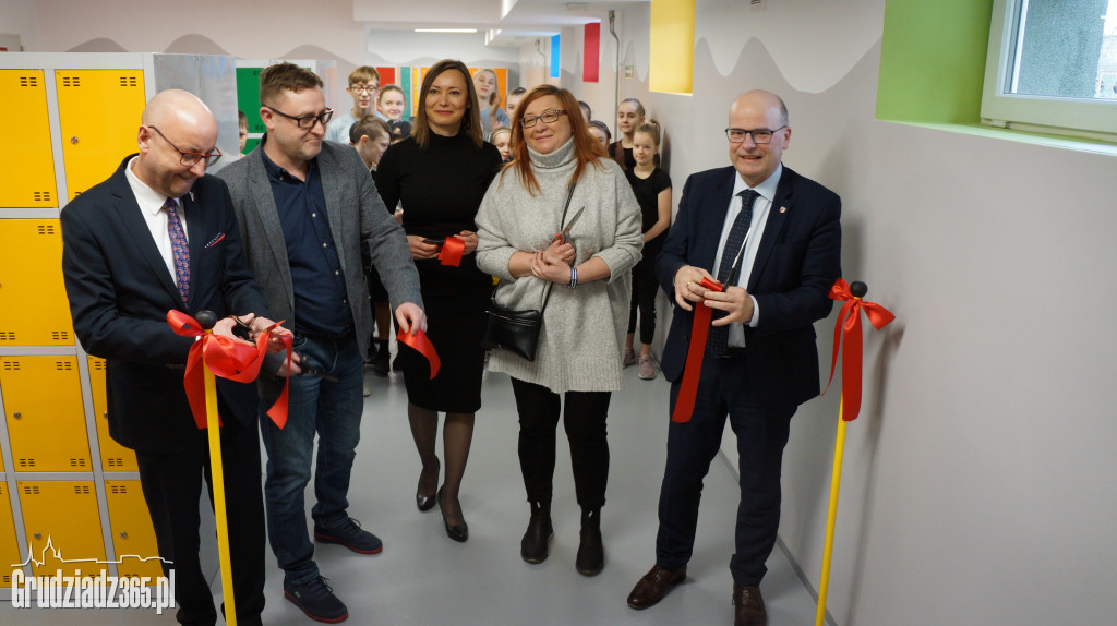 Otwarcie wyremontowanych szatni w SP16