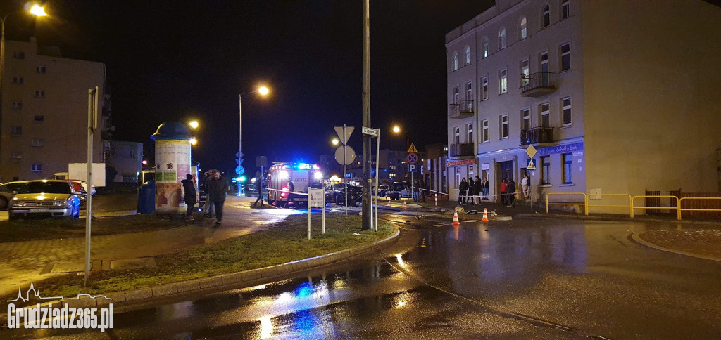 Kolizja na rondzie. Kierowca uciekł z miejsca zdarzenia
