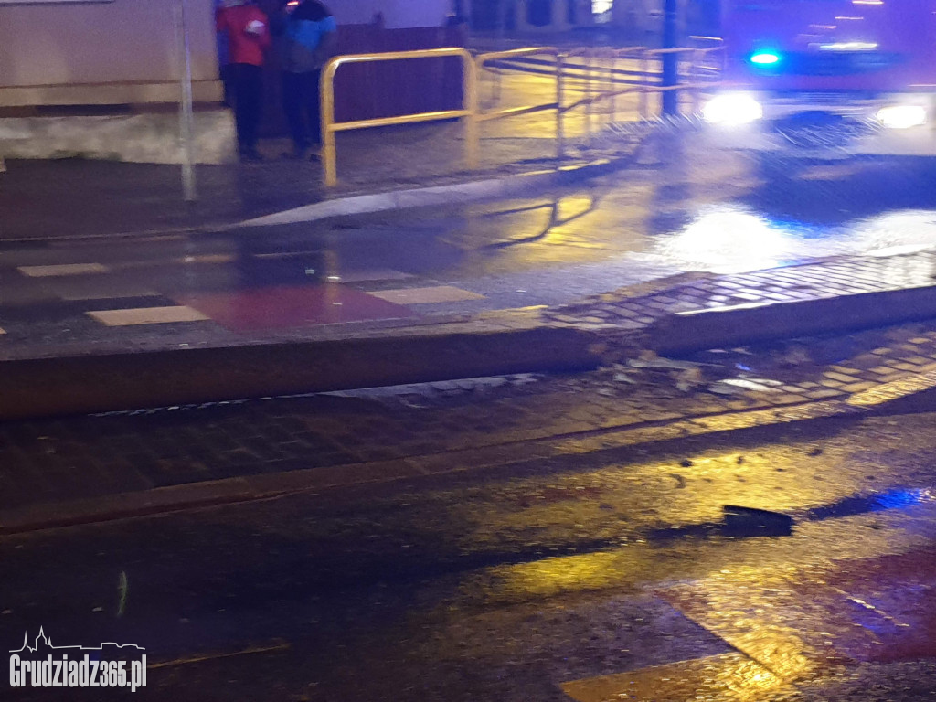 Kolizja na rondzie. Kierowca uciekł z miejsca zdarzenia