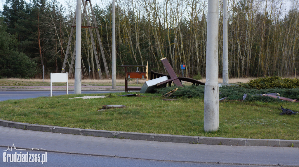 Pijany kierowca środkiem ronda