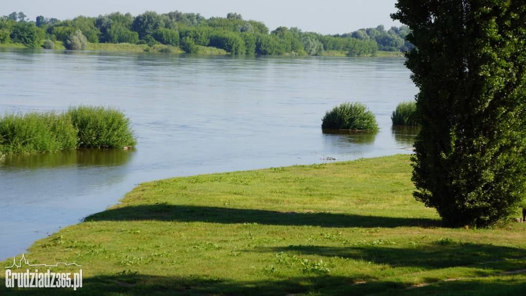 Wysoki poziom wody w Wiśle (30.06.2020r. godz. 8.00)