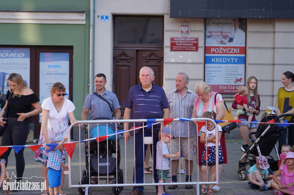 Baśniowa podróż klaunów spektakl uliczny - fotorelacja