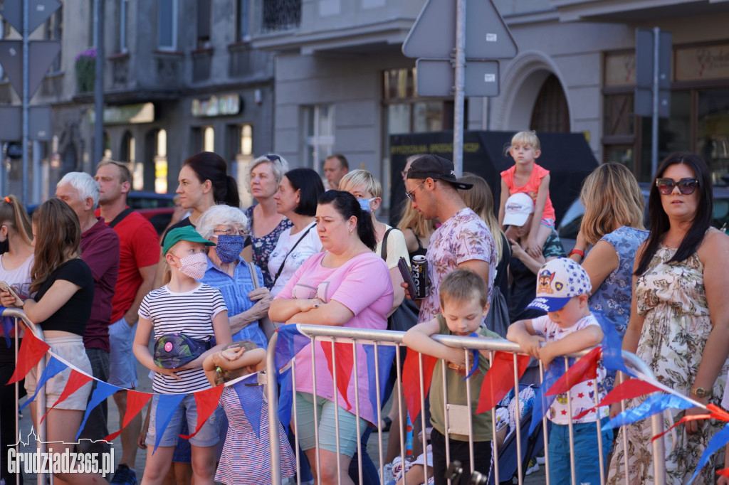 Baśniowa podróż klaunów spektakl uliczny - fotorelacja