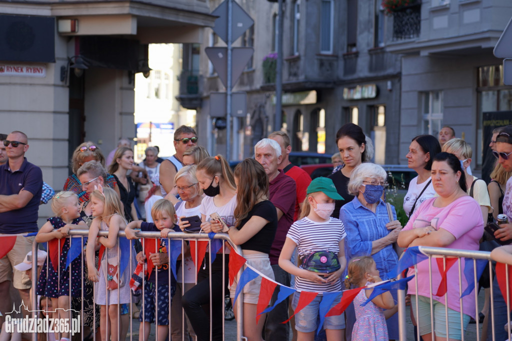 Baśniowa podróż klaunów spektakl uliczny - fotorelacja