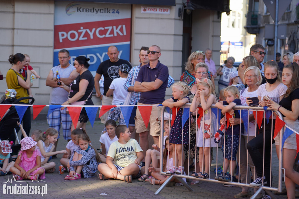 Baśniowa podróż klaunów spektakl uliczny - fotorelacja