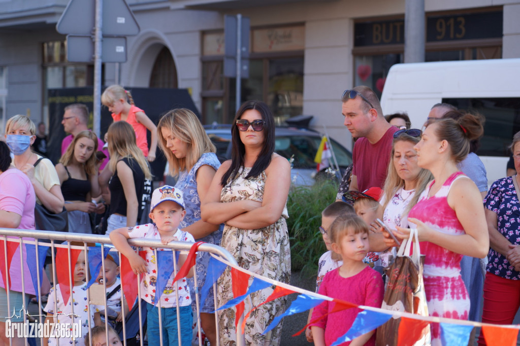 Baśniowa podróż klaunów spektakl uliczny - fotorelacja