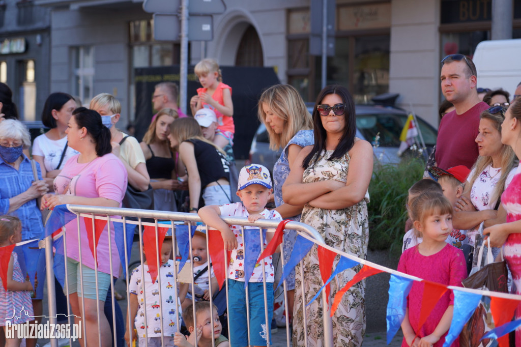 Baśniowa podróż klaunów spektakl uliczny - fotorelacja