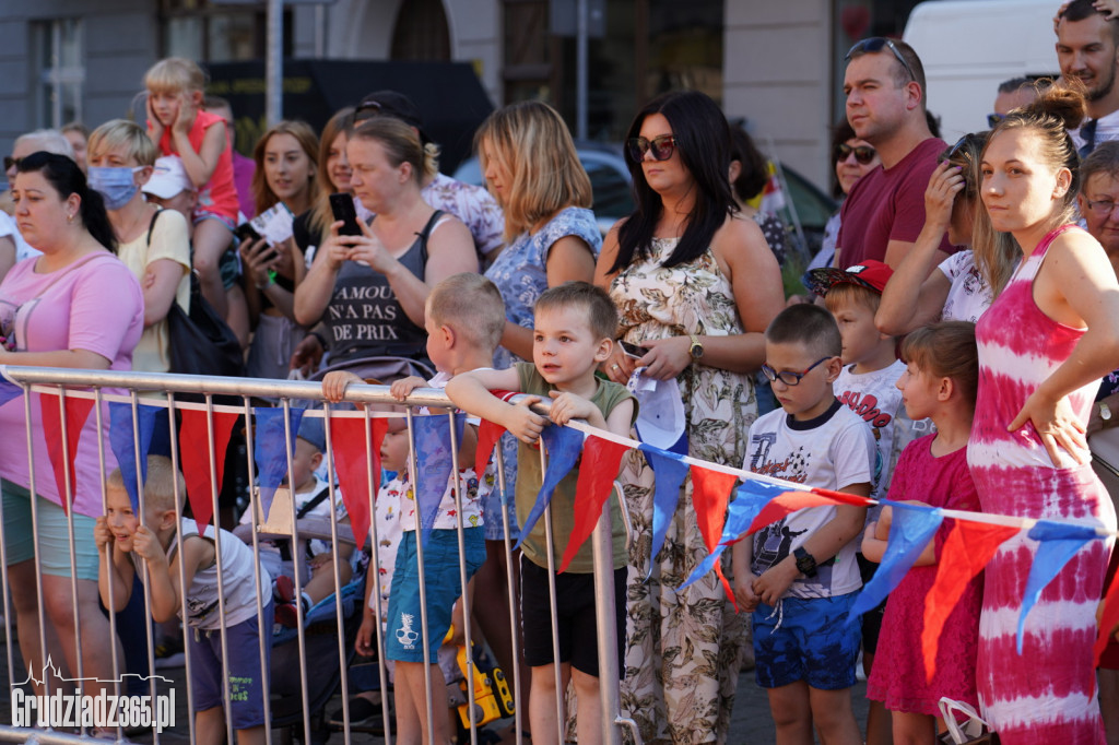 Baśniowa podróż klaunów spektakl uliczny - fotorelacja