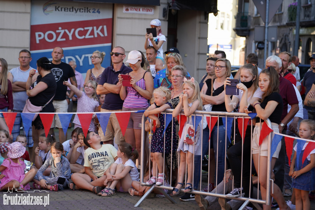 Baśniowa podróż klaunów spektakl uliczny - fotorelacja