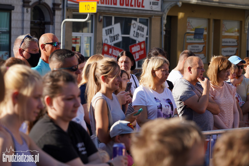 Baśniowa podróż klaunów spektakl uliczny - fotorelacja