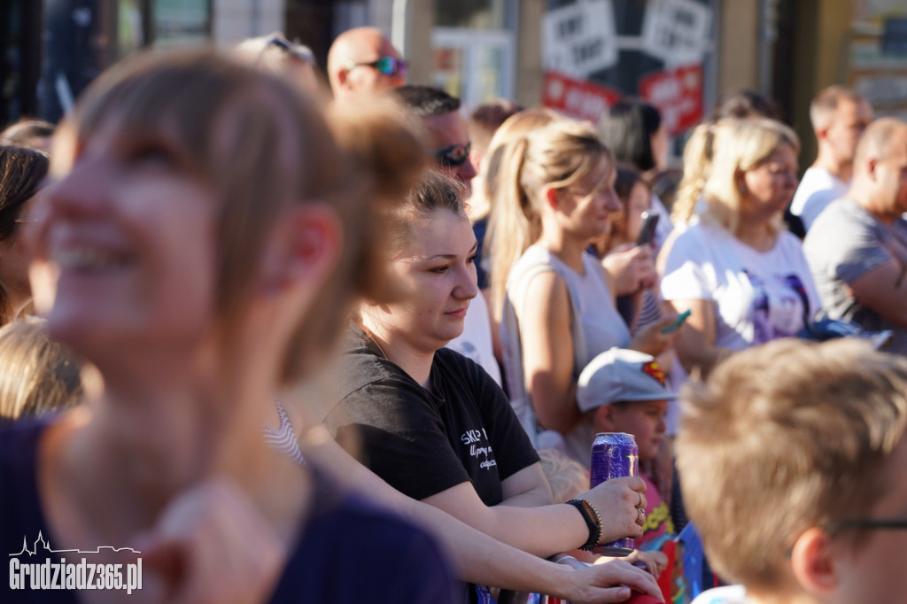 Baśniowa podróż klaunów spektakl uliczny - fotorelacja