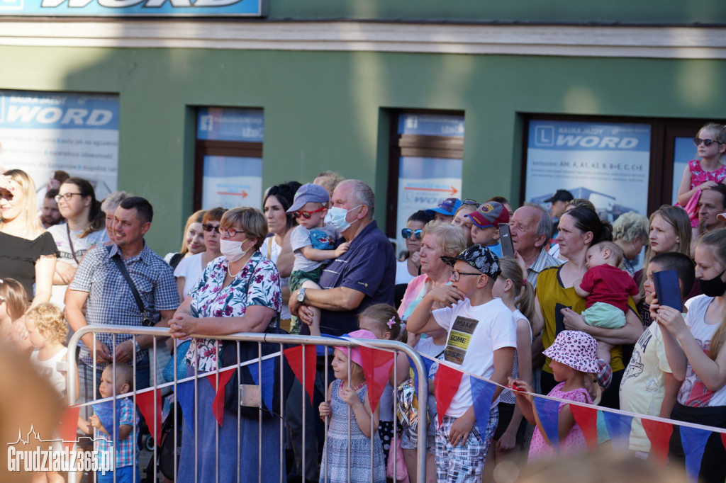 Baśniowa podróż klaunów spektakl uliczny - fotorelacja