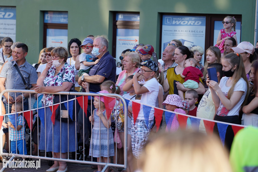 Baśniowa podróż klaunów spektakl uliczny - fotorelacja