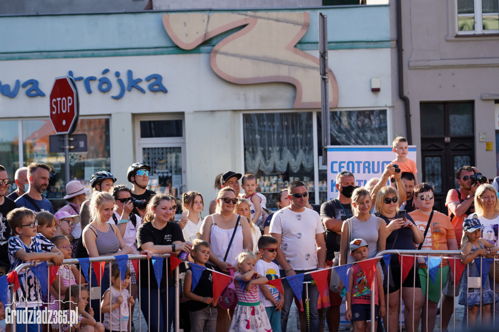 Baśniowa podróż klaunów spektakl uliczny - fotorelacja