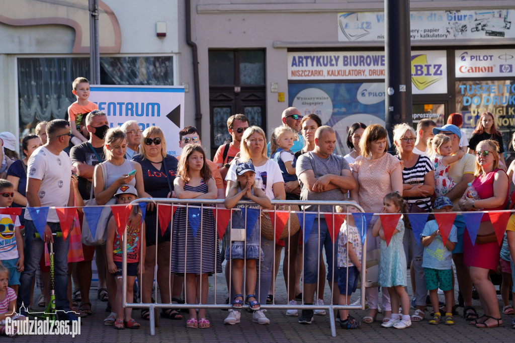 Baśniowa podróż klaunów spektakl uliczny - fotorelacja