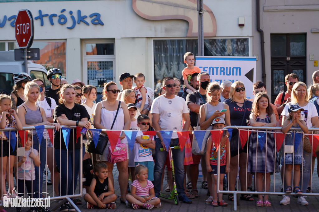 Baśniowa podróż klaunów spektakl uliczny - fotorelacja