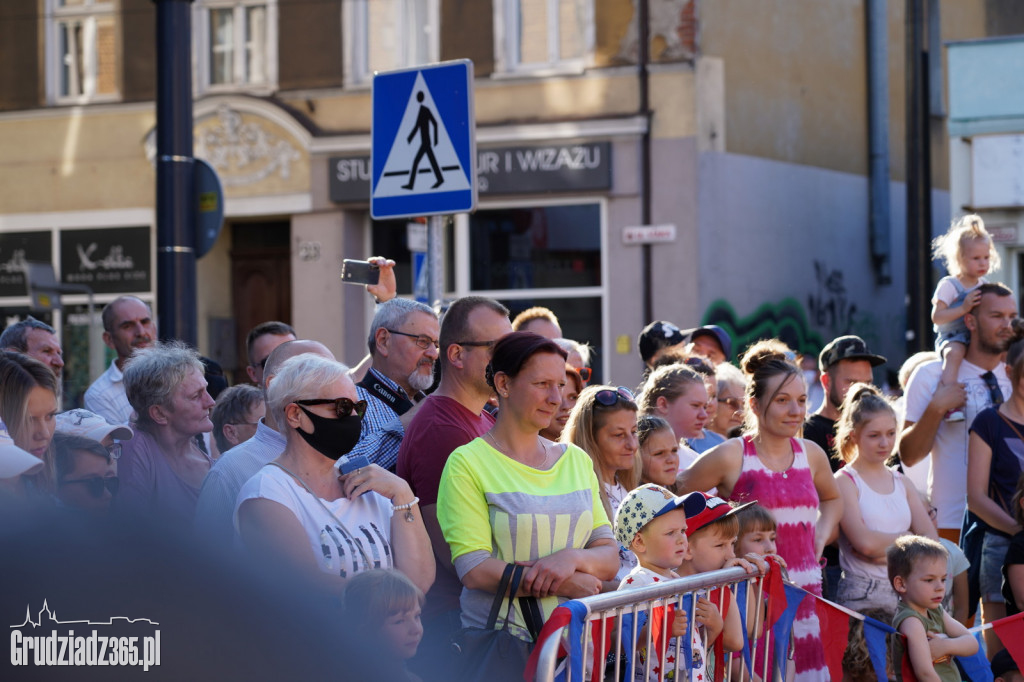 Baśniowa podróż klaunów spektakl uliczny - fotorelacja