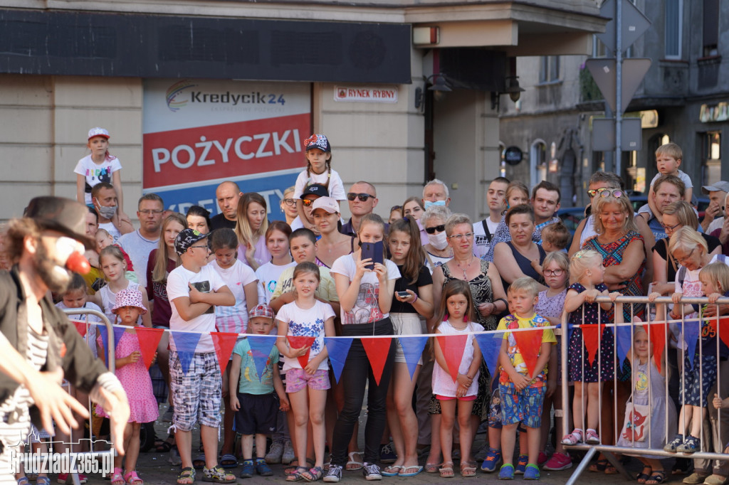 Baśniowa podróż klaunów spektakl uliczny - fotorelacja