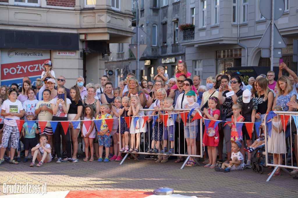 Baśniowa podróż klaunów spektakl uliczny - fotorelacja