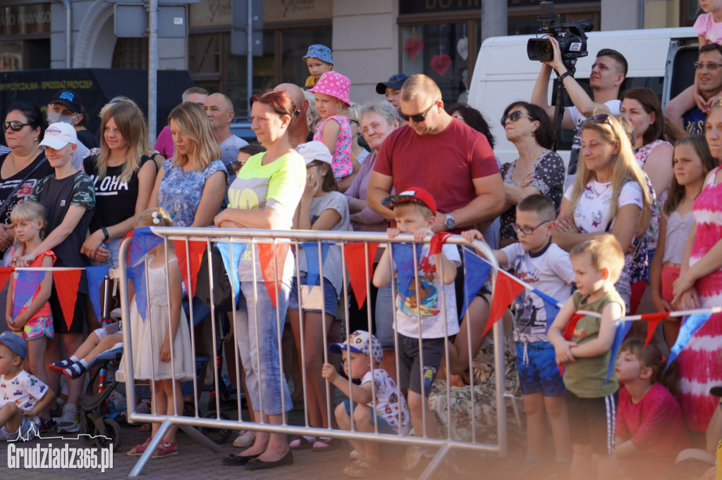 Baśniowa podróż klaunów spektakl uliczny - fotorelacja