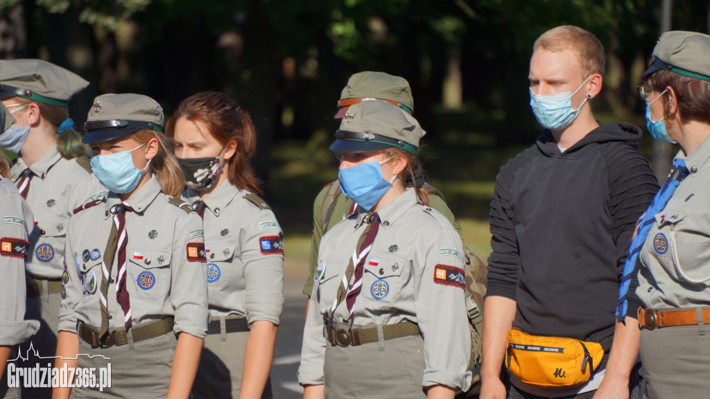 Hołd bohaterom walczącym w Powstaniu Warszawskim