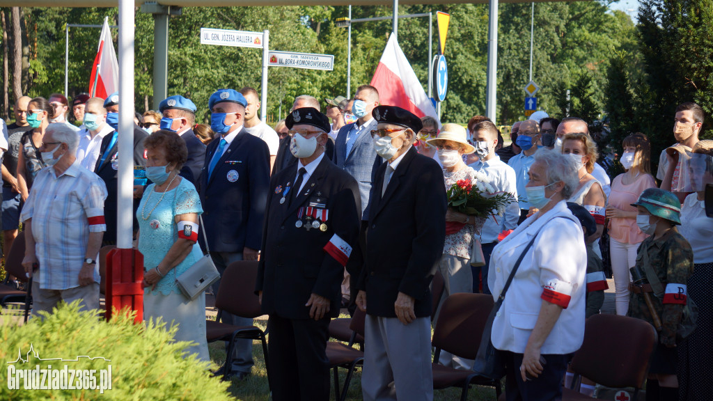 Hołd bohaterom walczącym w Powstaniu Warszawskim