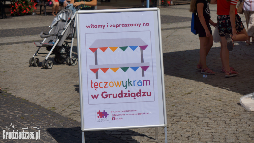 Tęczowy Kram na Rynku Głównym w Grudziądzu