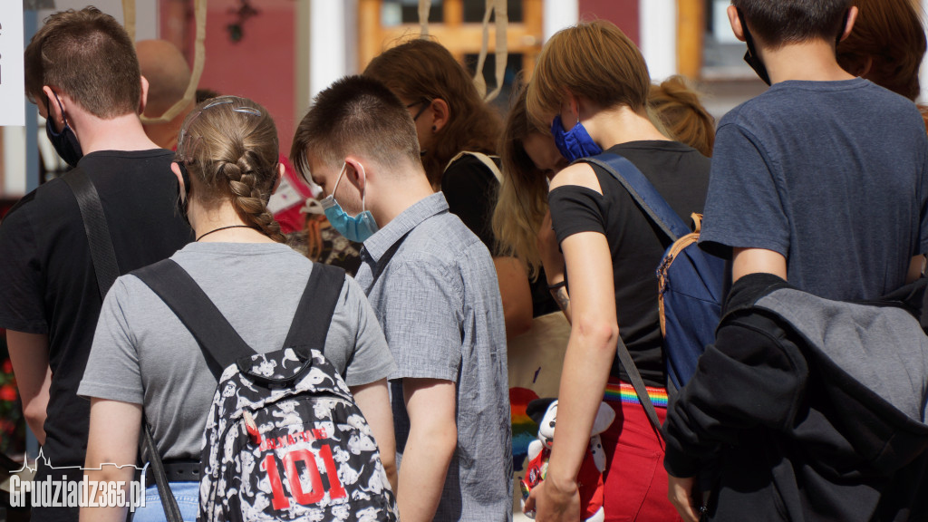 Tęczowy Kram na Rynku Głównym w Grudziądzu