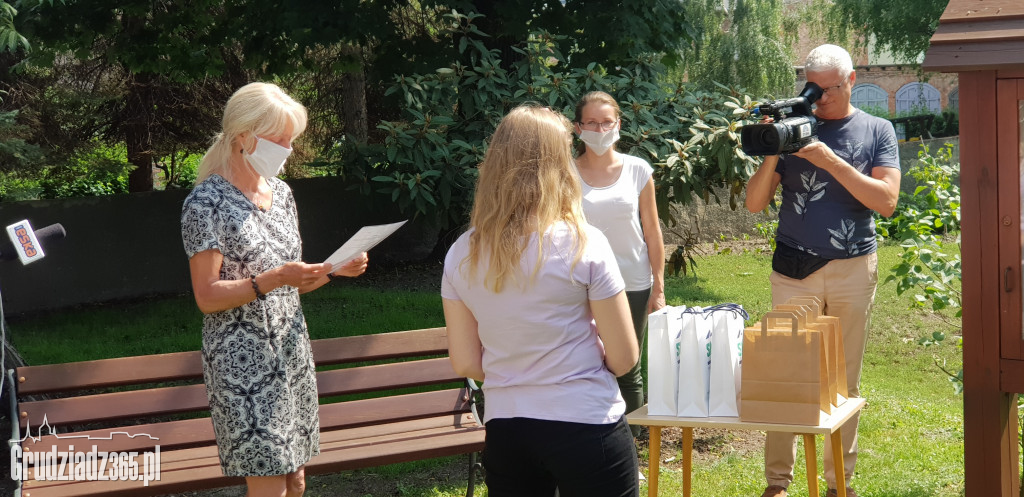 Podsumowanie konkursu fotograficznego - Portret z książką