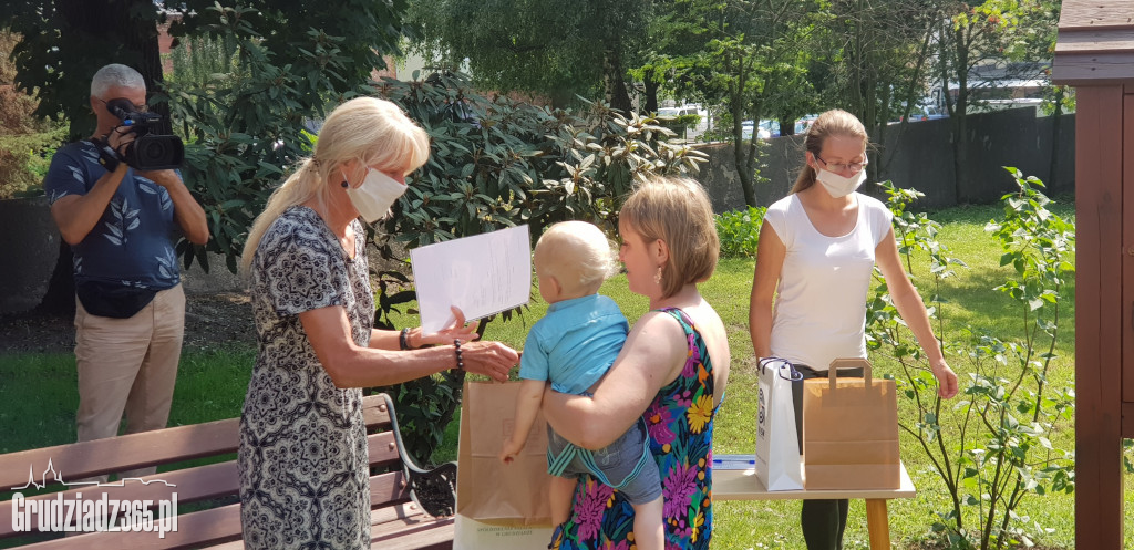 Podsumowanie konkursu fotograficznego - Portret z książką