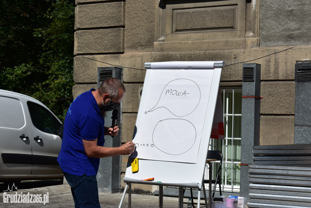 Warsztaty komiksowe dla dzieci w Bibliotece Miejskiej w Grudziądzu