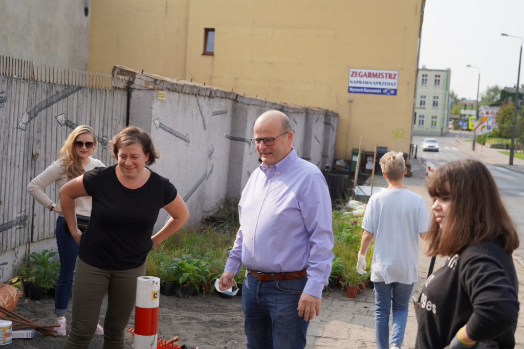 Nasadzenia bylin i kwiatów w ramach projektu Inicjatywy Lokalnej Grudziądz