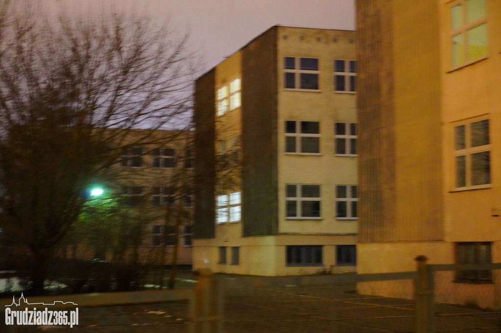 W szkołach w Grudziądzu nie oszczędza się prądu