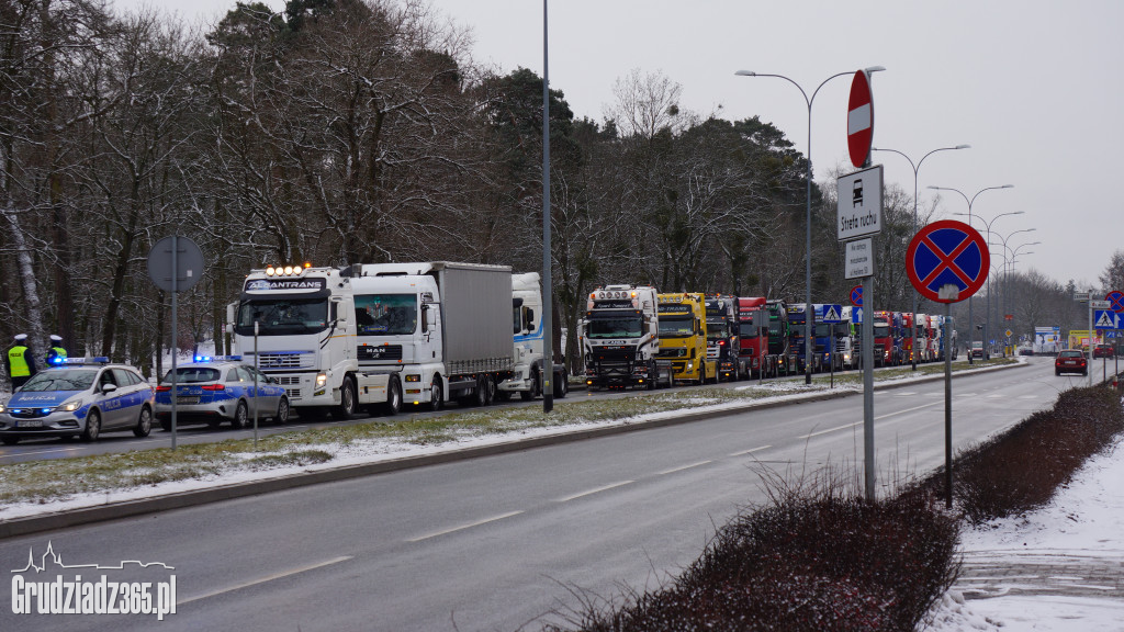 Koledzy żegnają kierowcę TIRa Kamila Murawskiego