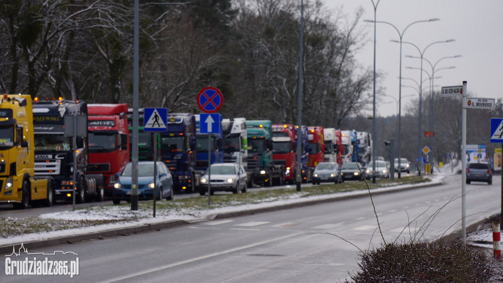 Koledzy żegnają kierowcę TIRa Kamila Murawskiego
