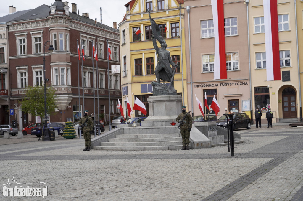 Obchody rocznicy uchwalenia Konstytucji 3 Maja. Uroczystość na Rynku w Grudziądzu