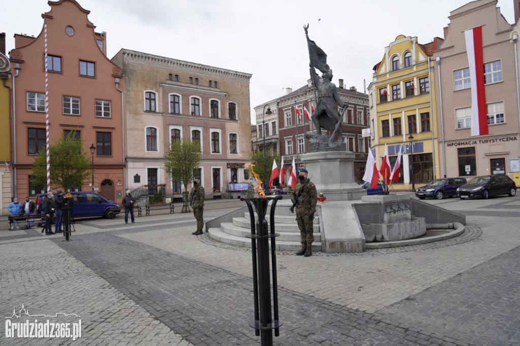 Obchody rocznicy uchwalenia Konstytucji 3 Maja. Uroczystość na Rynku w Grudziądzu
