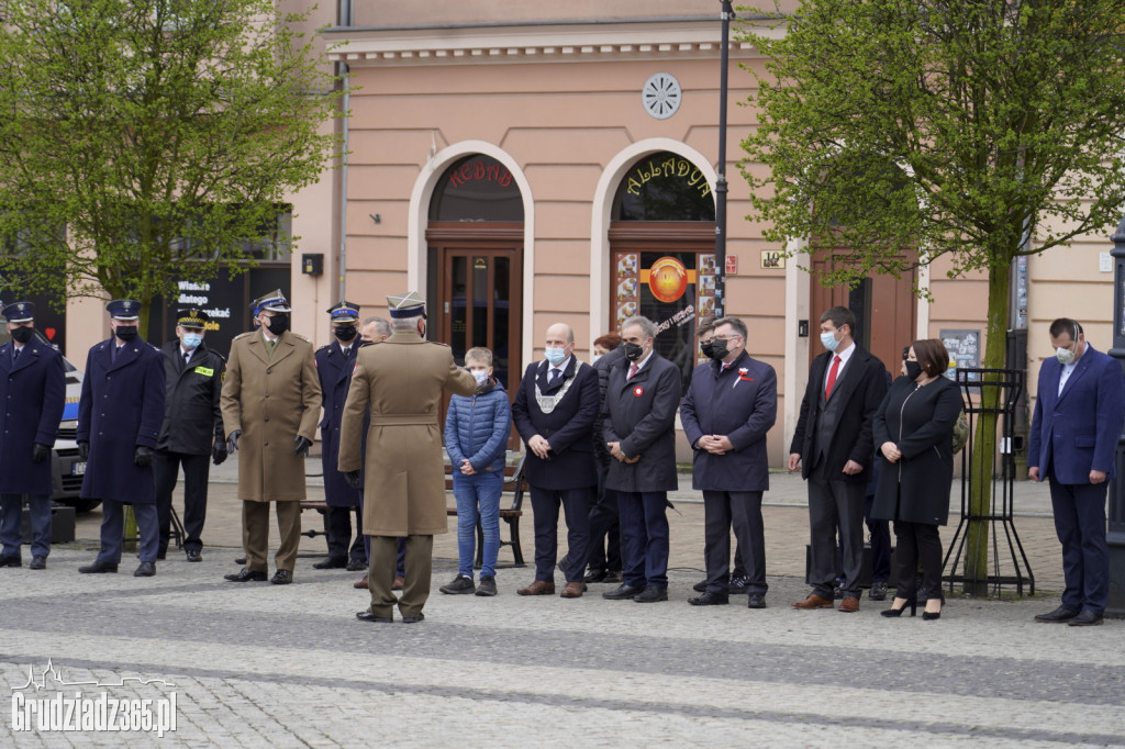 Obchody rocznicy uchwalenia Konstytucji 3 Maja. Uroczystość na Rynku w Grudziądzu