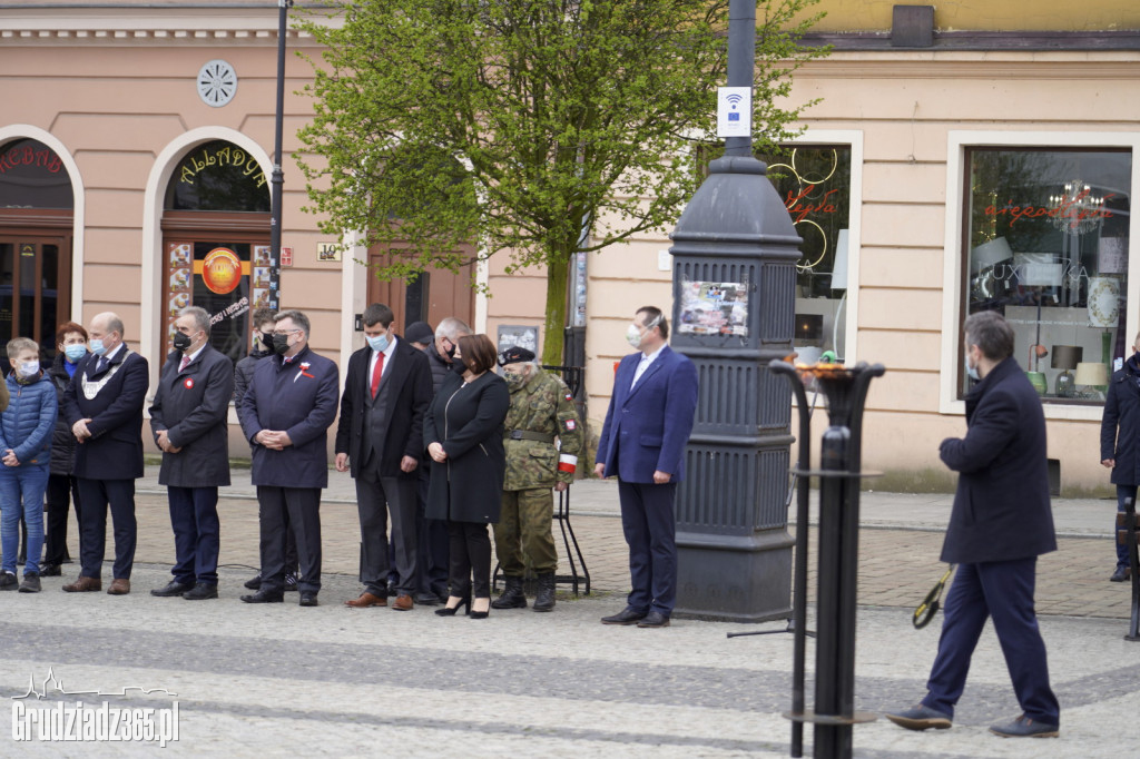 Obchody rocznicy uchwalenia Konstytucji 3 Maja. Uroczystość na Rynku w Grudziądzu