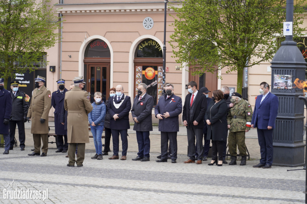 Obchody rocznicy uchwalenia Konstytucji 3 Maja. Uroczystość na Rynku w Grudziądzu